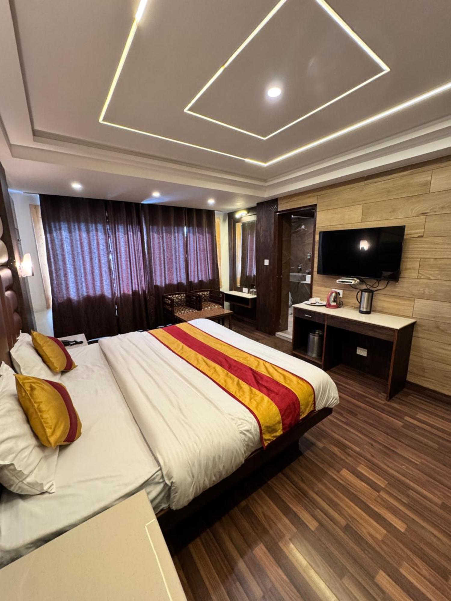 Victory Hotel And Restaurant By Gs Hospitality Шимла Екстериор снимка