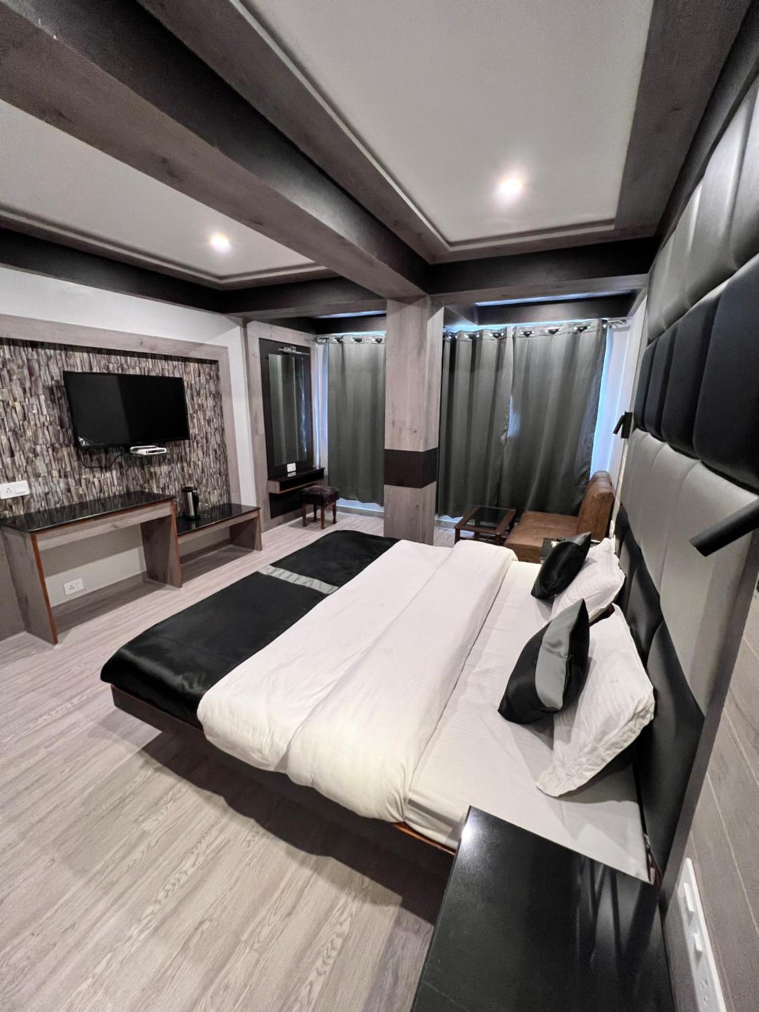 Victory Hotel And Restaurant By Gs Hospitality Шимла Екстериор снимка